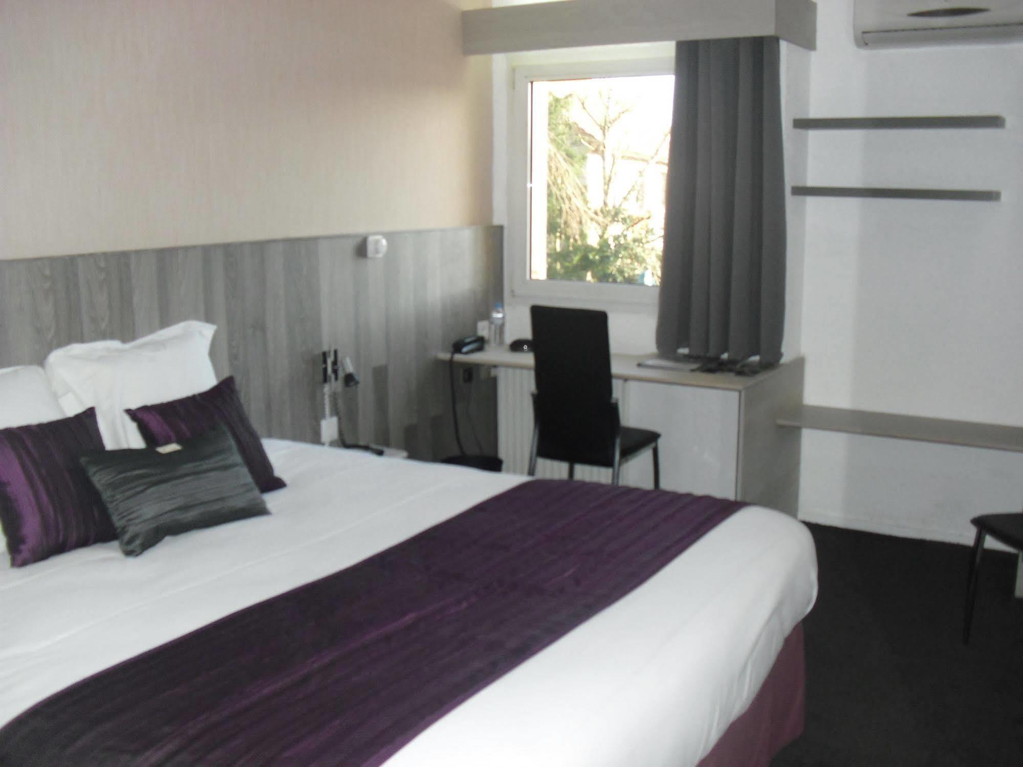Brit Hotel Dak Hotel Avallon Dış mekan fotoğraf